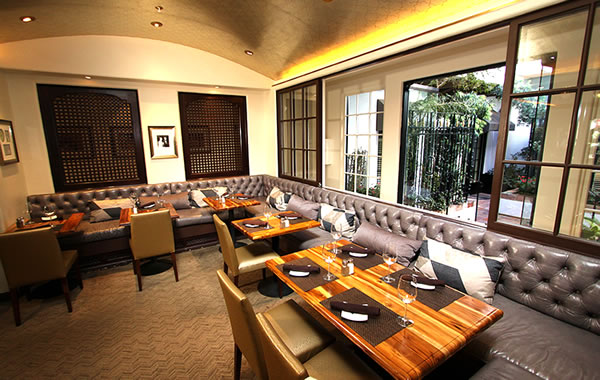 doris days hotel restaurant in carmel by the sea - terrys lounge at cypress inn